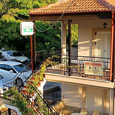 Πανδοχείο Λίμνης Πλαστήρα Hotel Kasztaniá Kültér fotó