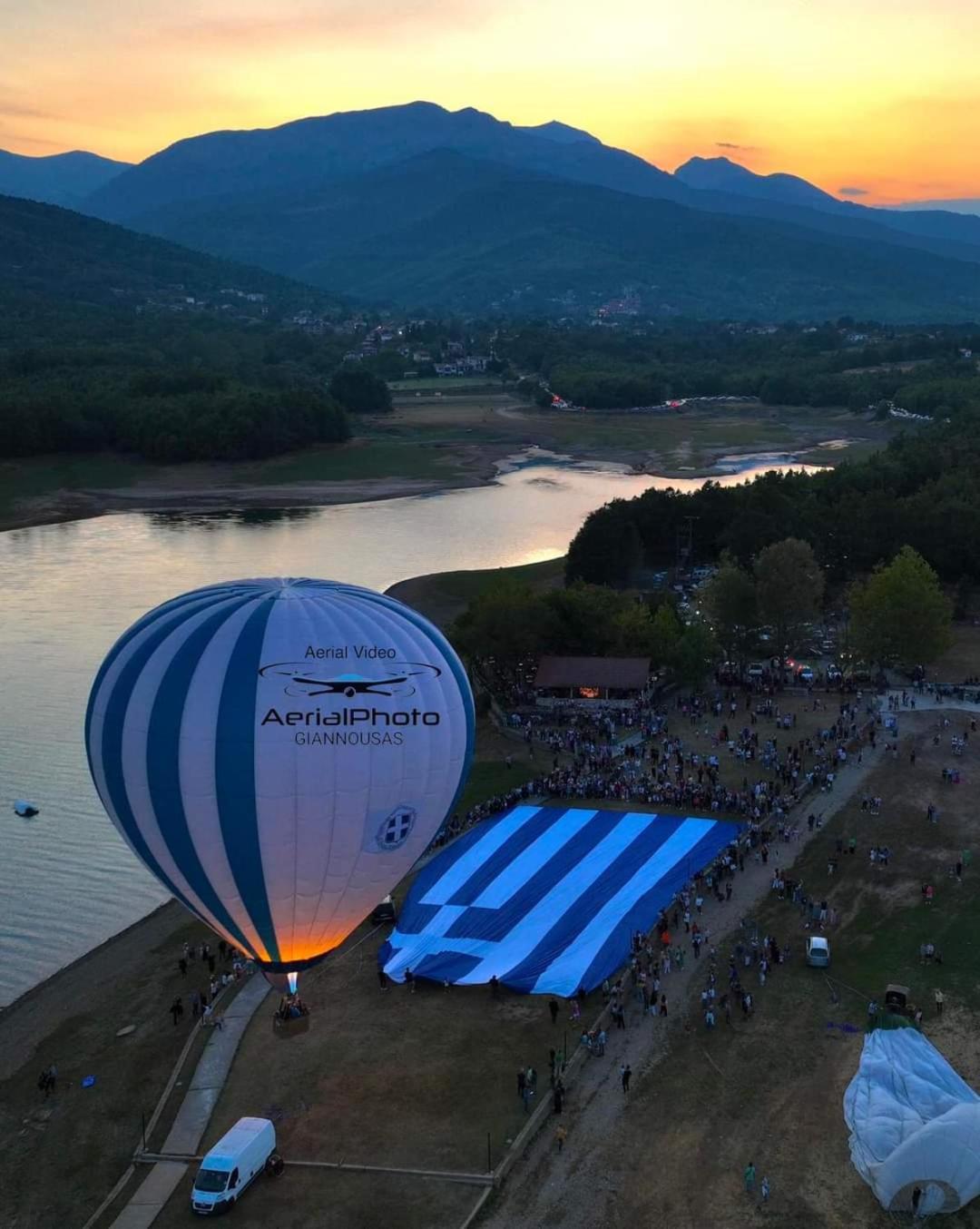 Πανδοχείο Λίμνης Πλαστήρα Hotel Kasztaniá Kültér fotó