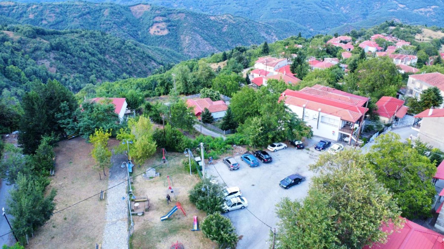Πανδοχείο Λίμνης Πλαστήρα Hotel Kasztaniá Kültér fotó