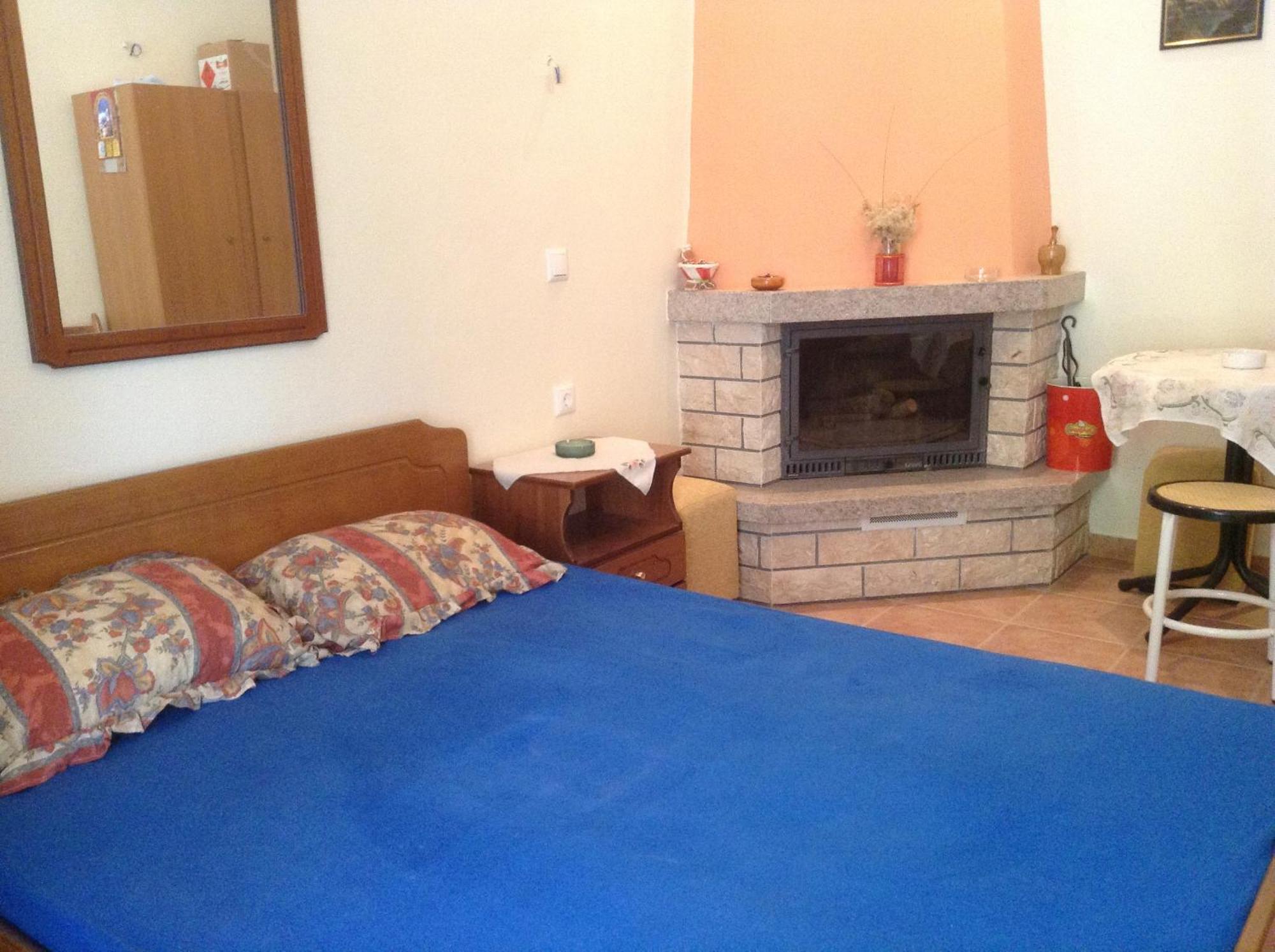 Πανδοχείο Λίμνης Πλαστήρα Hotel Kasztaniá Kültér fotó
