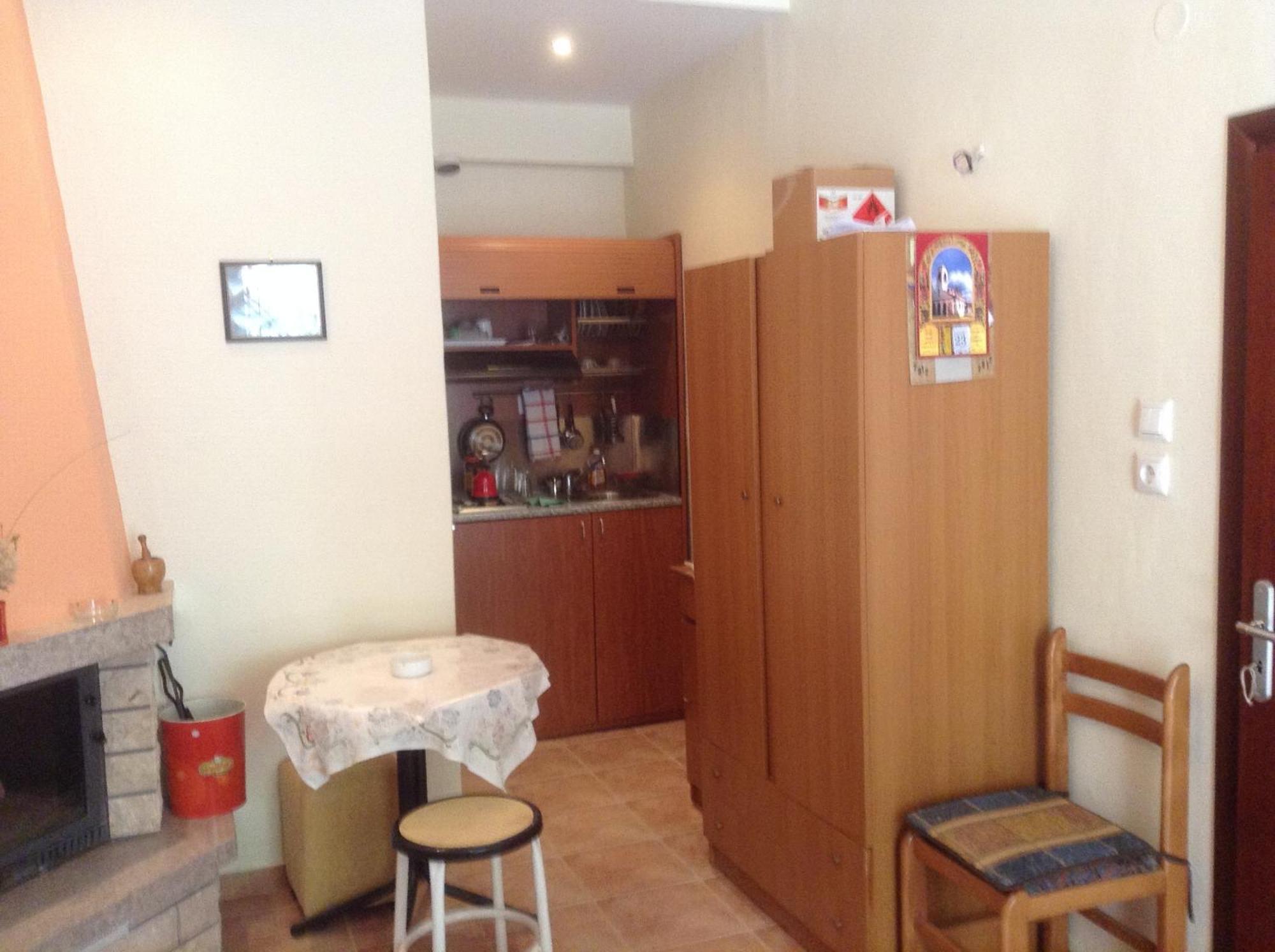 Πανδοχείο Λίμνης Πλαστήρα Hotel Kasztaniá Kültér fotó