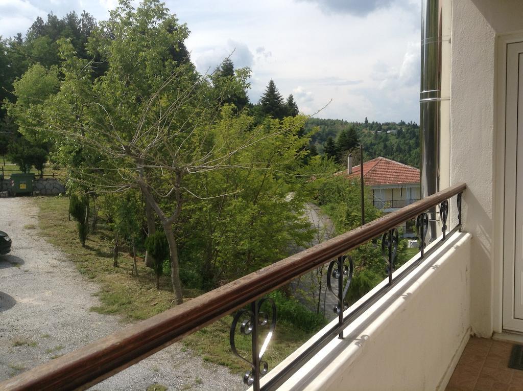 Πανδοχείο Λίμνης Πλαστήρα Hotel Kasztaniá Kültér fotó
